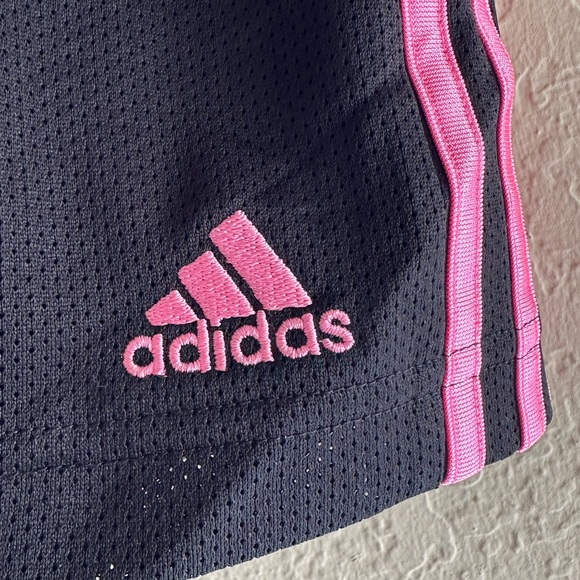 Adidas women’s athletic shorts with pockets Black with Pink stripes size L - Picture 3 of 9